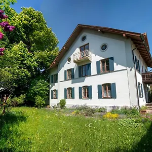https://landhauswohnung-mit-wildromantischem-garten.com-bavaria.com
